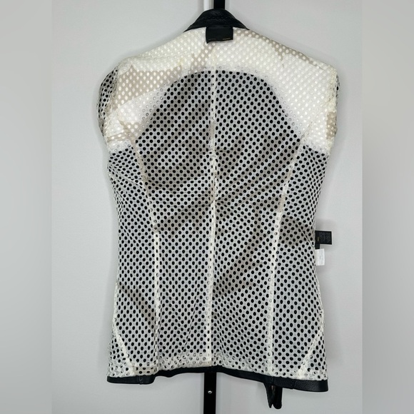 Fendi Women’s Black Leather Jacket – Italian Elegance & Timeless Design - Picture 7 of 9